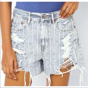 NWT American Eagle 90s boyfriend shorts